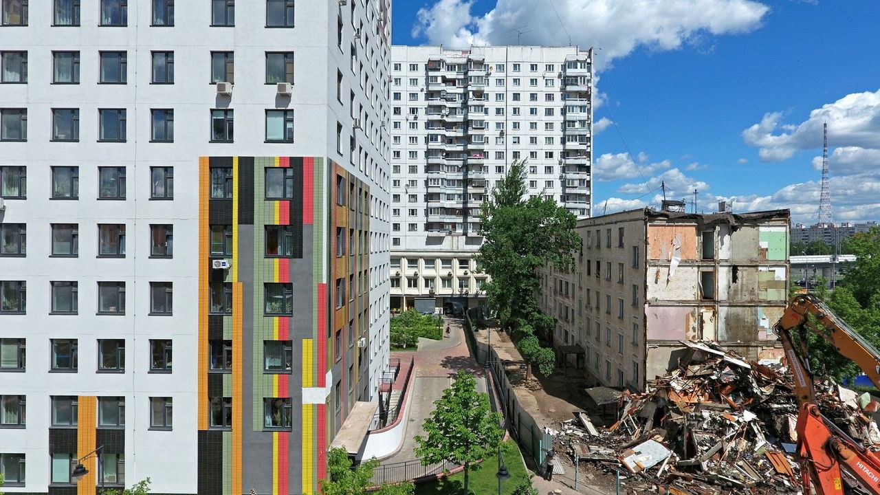 Жители Москвы довольны программой реновации, несмотря на недостатки